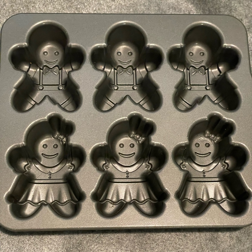 Nordic Ware Gingerbread Kids Pan NWOT